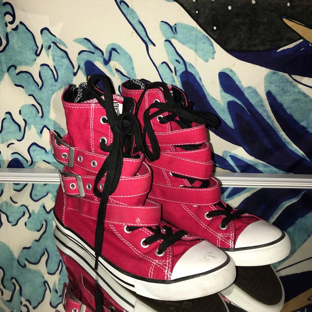 Red Converse High-tops